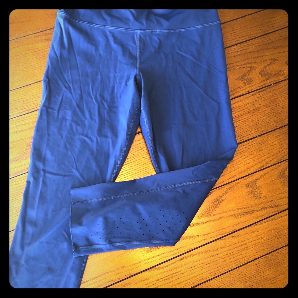 ❌SOLD❌ Medium Under Armour Cropped Leggings